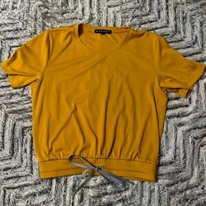 Thrive Societe cropped tee with belted waist - Sz Small